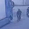 Bisikletle giderken kapkaça uğradı Bisikletle giderken kapkaça uğradı