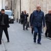 Montunu paralarla kapladı, gören fotoğraf çektirmek için sıraya giriyor