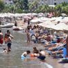 Marmaris'te sıcaktan bunalanlar plajları doldurdu Marmaris'te sıcaktan bunalanlar plajları doldurdu