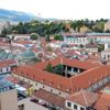 Farklı mimari stillerin kesiştiği Balkan şehri Farklı mimari stillerin kesiştiği Balkan şehri