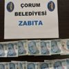Pazarda alıveriş yapan şüphelinin üzerinden bin 600 lira sahte banknot çıktı Pazarda alıveriş yapan şüphelinin üzerinden bin 600 lira sahte banknot çıktı