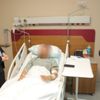 Tunceli'de ele geçirilen el yapımı patlayıcının imhası sırasında yaralanan askerlere ziyaret