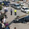 Otomobile çarpmamak için direksiyonu kırınca takla attı!