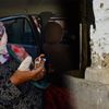 Bahçesinde bulduğu kutu patladı
