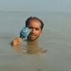 Pakistanlı gazeteci suyun içinde anons çekti Pakistanlı gazeteci suyun içinde anons çekti