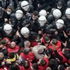 Ankara'ya yürümek istediği için gözaltına alınan 109 metal işçisi serbest bırakıldı Ankara'ya yürümek istediği için gözaltına alınan 109 metal işçisi serbest bırakıldı