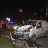 İzmir'de hafif ticari araç otomobile çarptı: 1'i ağır 4 yaralı İzmir'de hafif ticari araç otomobile çarptı: 1'i ağır 4 yaralı