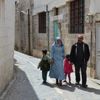 Gardıroba yerleşen aile iş buldu