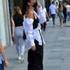 Tarzıyla yine dikkat çekti Tarzıyla yine dikkat çekti