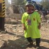 Sosyal medya fenomeni Rıdvan Çelik, 98 santimetrelik boyuyla İzmir'de arama kurtarma çalışmalarına katılıyor