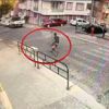 Feci ölüm kamerada! Köpekten kaçarken kamyonete çarptı Feci ölüm kamerada! Köpekten kaçarken kamyonete çarptı