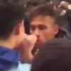 Neymar, taraftar ile kapıştı! Neymar, taraftar ile kapıştı!