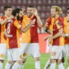 Galatasaray'ın yıldızı taraftarın üzerine yürüdü