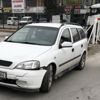 Yolu kapatmak isteyen polise otomobil çarptı Yolu kapatmak isteyen polise otomobil çarptı