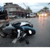 İki Otomobil Arasında Sıkışan Motosiklet Sürücüsü Öldü İki Otomobil Arasında Sıkışan Motosiklet Sürücüsü Öldü