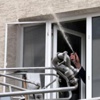 Polise biber gazıyla direndi Polise biber gazıyla direndi