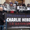 Fransız Başkonsolosluğu önünde 'Charlie Hebdo' saldırısına protesto Fransız Başkonsolosluğu önünde 'Charlie Hebdo' saldırısına protesto