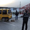 Timsah Arena'nın vinci yola devrildi