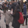 Kadınlar küfreden adamı tekme tokat dövdü Kadınlar küfreden adamı tekme tokat dövdü