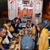 Obezite hastası, itfaiyenin yardımıyla evden çıkarılarak hastaneye götürüldü
