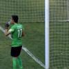 Futbol sahalarında ender görülen bir gol Futbol sahalarında ender görülen bir gol