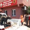 Petrole bulanan köpeği itfaiye kurtardı Petrole bulanan köpeği itfaiye kurtardı