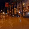 Sağanak Marmaris'te hayatı felç etti Sağanak Marmaris'te hayatı felç etti