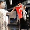 Bayraklarla çıktıkları yurttan helallik isteyerek ...
