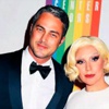 Lady Gaga nişanlandı