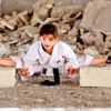 Yıkıntıların arasında karate Yıkıntıların arasında karate