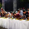 3 dakikada 1 kilo kayısı yedi 3 dakikada 1 kilo kayısı yedi