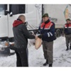 Yolda Kalan Tır Şoförlerinin Yardımına Jandarma Yetişti Yolda Kalan Tır Şoförlerinin Yardımına Jandarma Yetişti