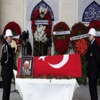 Cenazede Esrarengiz Çelenk!