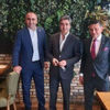 Siyasete mi giriyor? Siyasete mi giriyor?