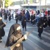 Çocukları silahlı ve peçeli yürüttüler Çocukları silahlı ve peçeli yürüttüler