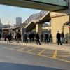Kadıköy'de durakta otobüs beklediler