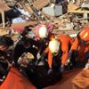 Endonezya'da deprem ve tsunamide ölenler için toplu mezar