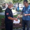 Temizlik işçisi ve zabıtadan örnek davranış Temizlik işçisi ve zabıtadan örnek davranış
