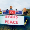 Dünya barışı için daldı