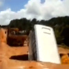 Yol otob�s� b�yle yuttu ! Yol otob�s� b�yle yuttu !