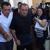 Cuma namazına giden milli takıma yoğun ilgi Cuma namazına giden milli takıma yoğun ilgi