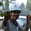 Kurbağayı yılanın ağzından kürekle kurtardı