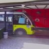 El freni çekilmeyen minibüs dükkana böyle girdi |Video