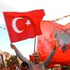Ağaçtan düşen milli takım antrenörü kurtarılamadı Ağaçtan düşen milli takım antrenörü kurtarılamadı