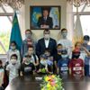 Başkan Kassanov 30 çocuğu sevindirdi