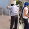 Genç kadın, adamı evire çevire dövdü Genç kadın, adamı evire çevire dövdü