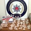 Uyuşturucu satıcısı 2 kadın gözaltında Uyuşturucu satıcısı 2 kadın gözaltında