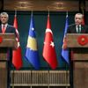Erdoğan'dan Kosovalı gazeteciye FETÖ cevabı