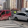 Kayseri'de otomobiller çarpıştı: 3 yaralı Kayseri'de otomobiller çarpıştı: 3 yaralı