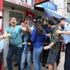Danıştay'ın Cerattepe kararının ardından şirketin kapısında zincirli eylem